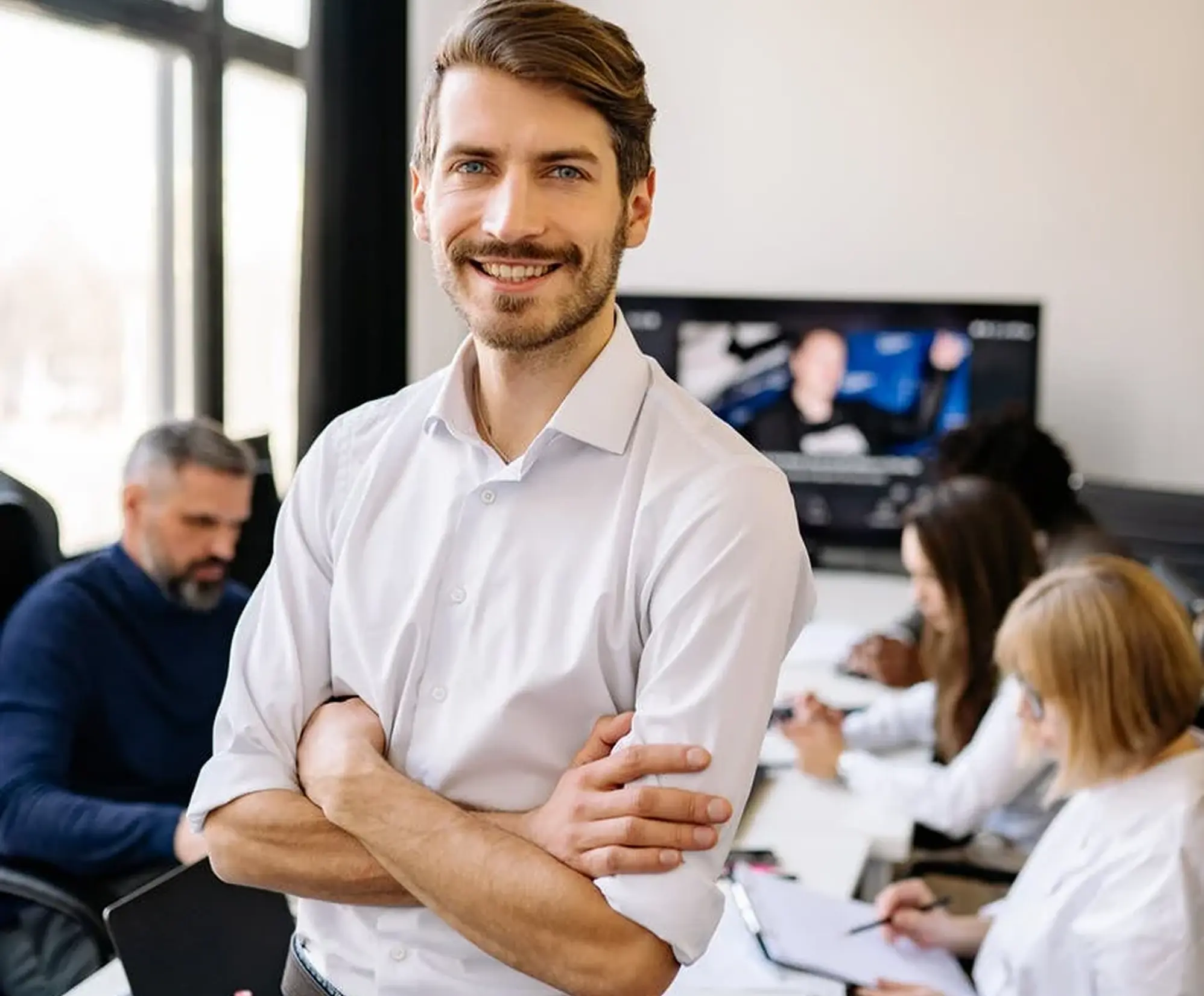 A man standing page agency Web Diffusion